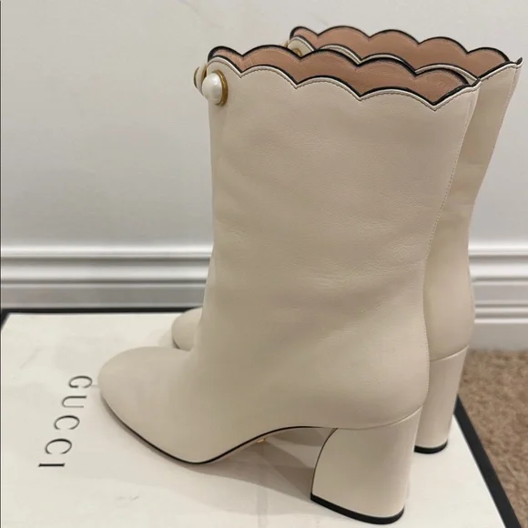 GUCCI Pearl Button Scalloped Ankle Boots Lambskin Leather Ivory 37 NWT - Picture 5 of 11